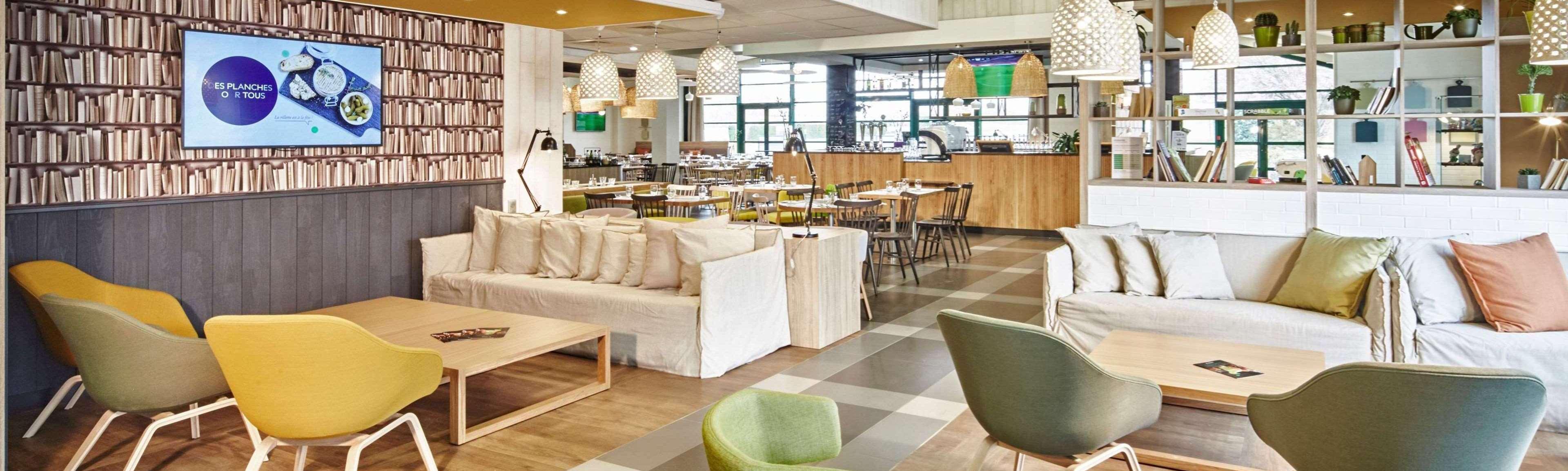 캄파닐 포이테르 시트 두 푸투로스코프 샤세노일 뒤 푸아투 외부 사진